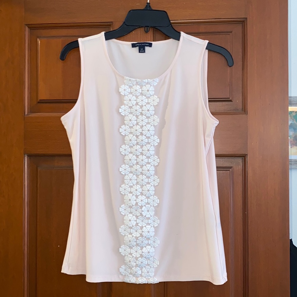 Tommy Hilfiger Sleeveless Top Size S/P appliqué flowers. Pink and white. No iron